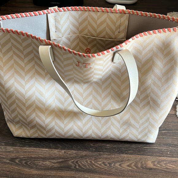 Misela Tote Edna at Anatolia - Picture 1 of 8